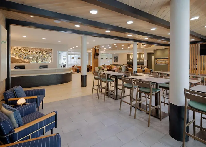 Springhill By Marriott Hole Hotel