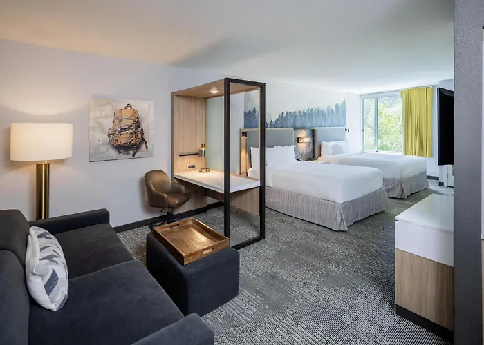 Springhill By Marriott Hole Hotel