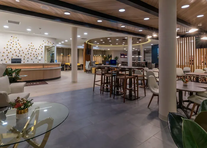 Springhill By Marriott Hole Hotel 3*