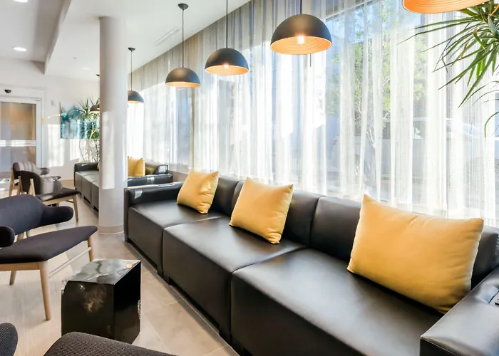 Springhill By Marriott Hole Hotel