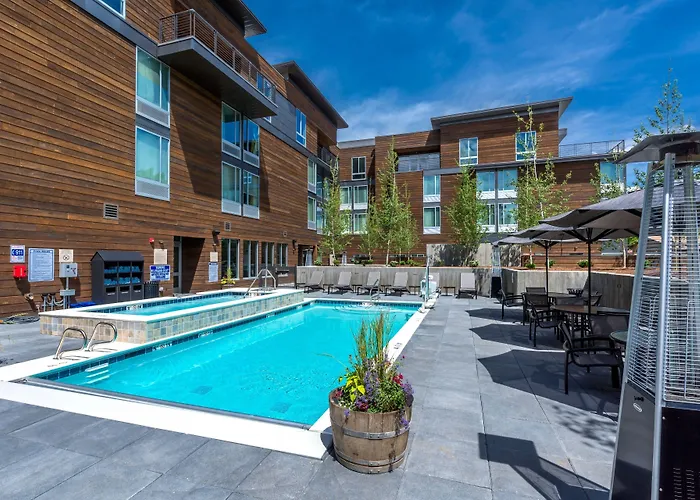Springhill By Marriott Hole