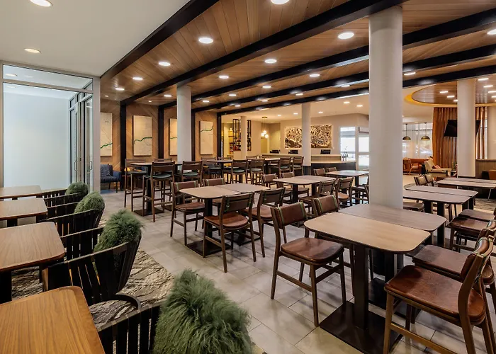 Springhill By Marriott Hole